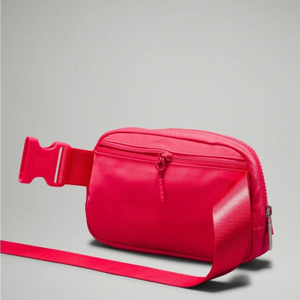 Lululemon Everywhere Belt Bag 1L Lip Gloss - Picture 3 of 7